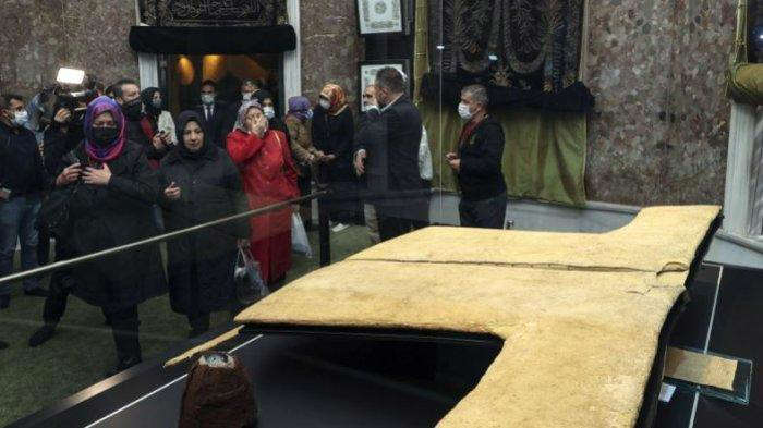 Jubah Nabi Muhammad SAW Berusia 1.400 Tahun Dipamerkan di Istanbul Turki